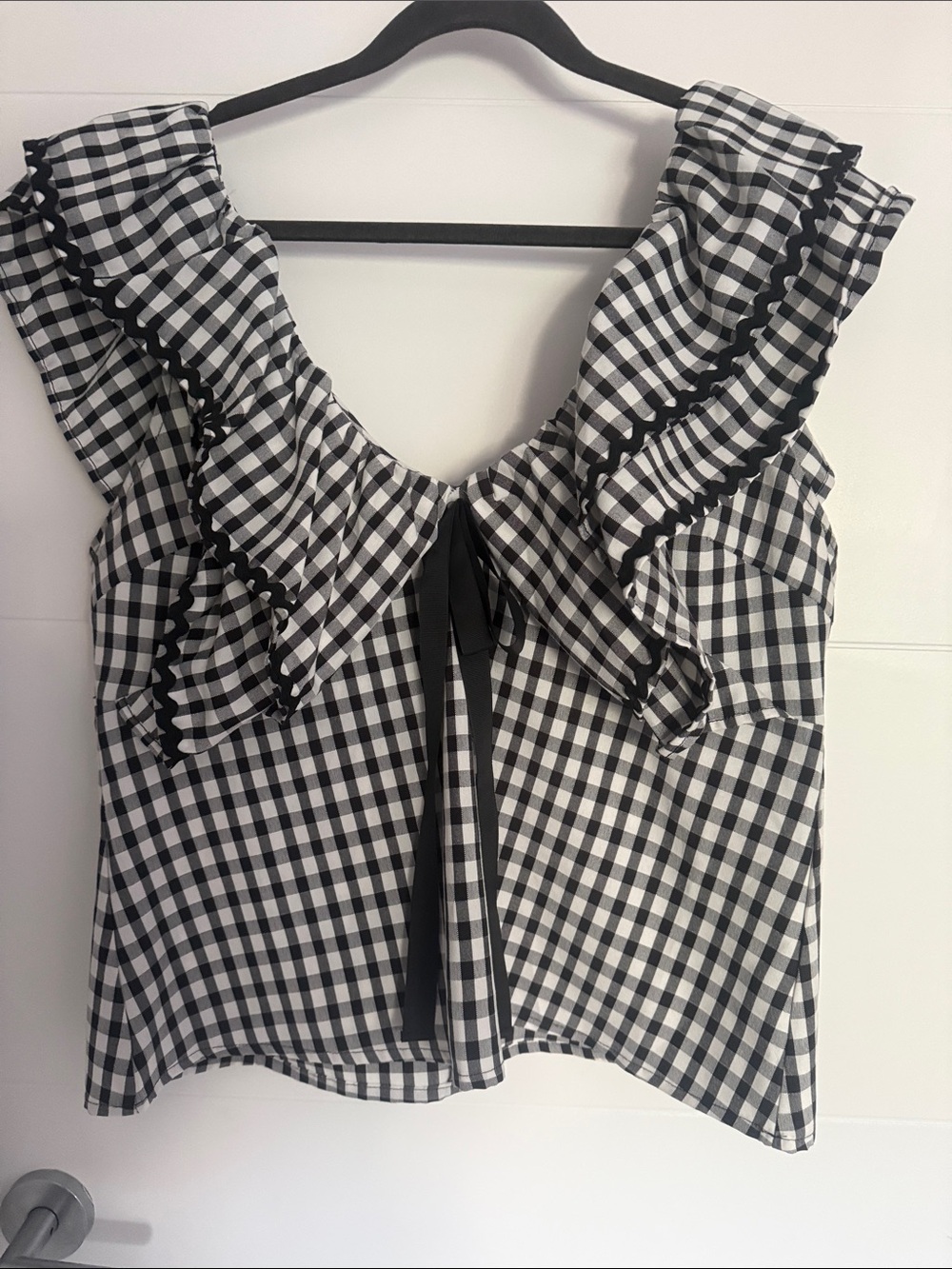 SugarLips - Black & White Gingham Ruffle Tie-Front Women’s Top. Like new